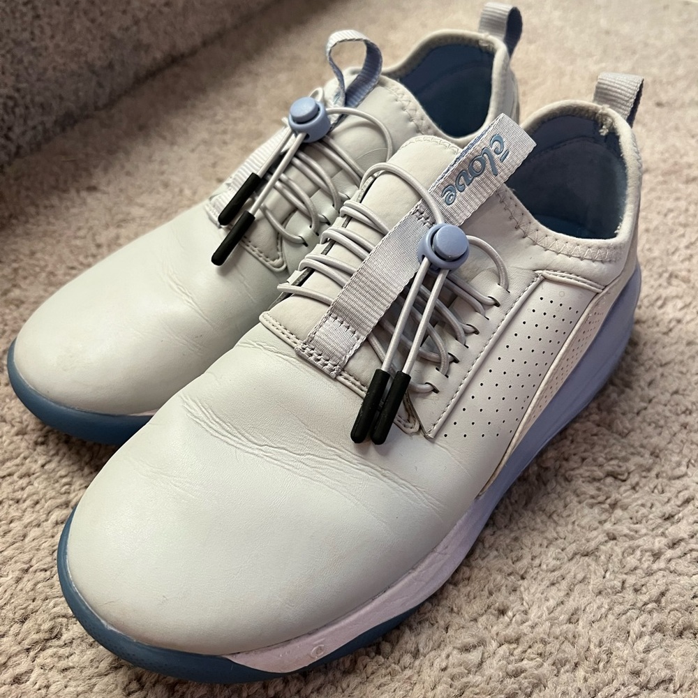 Clove shoes for healthcare